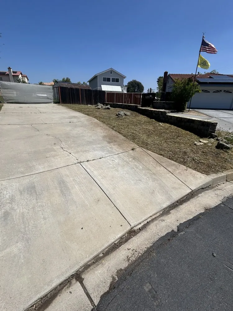 Top-rated lawn mowing service for beautiful yards in Lake Elsinore, CA by Palacios Landscaping