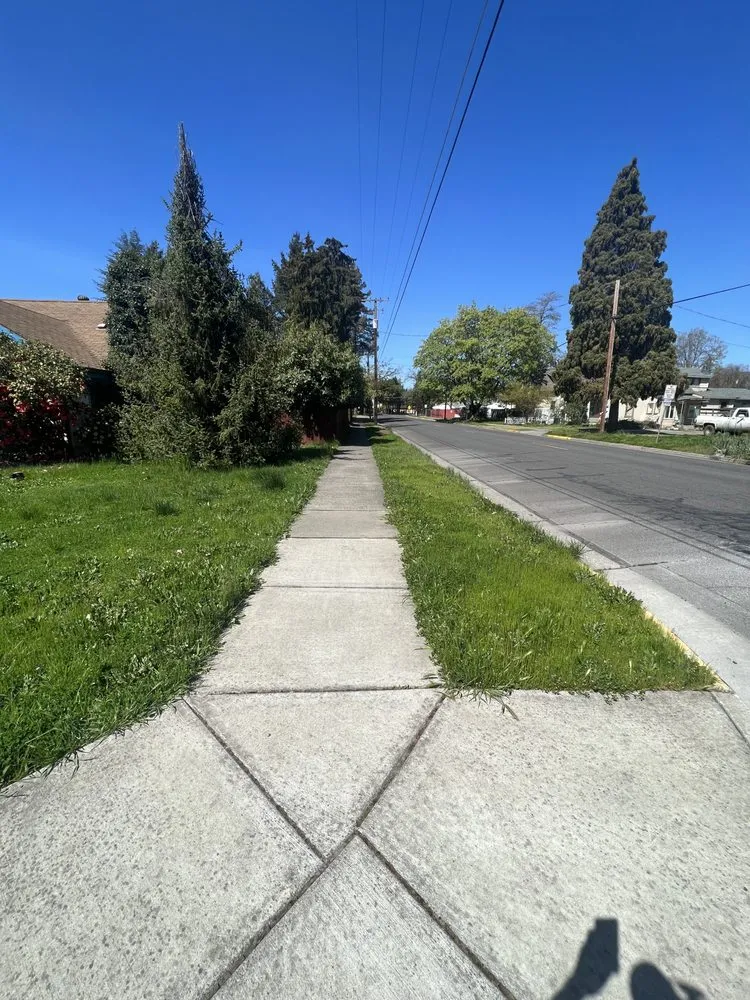 Local yard maintenance for residential properties across Grants Pass, OR - Palinkas Yard Care