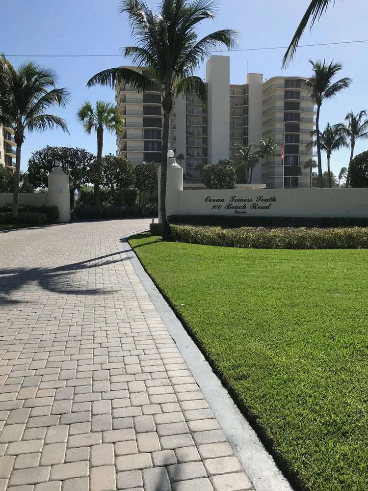 Expert yard cleanup service experts serving Loxahatchee Groves, FL - Palm Beach Tree & Landscape