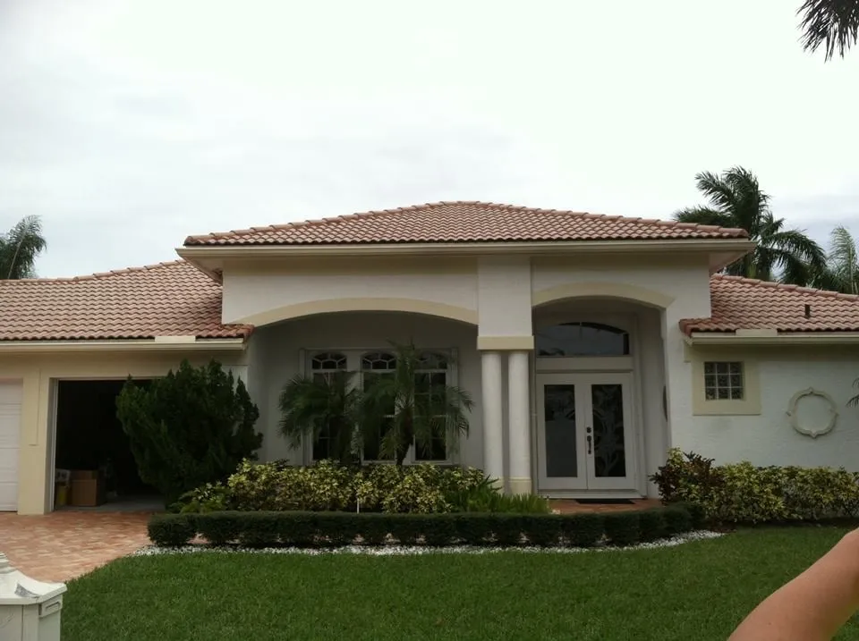 Expert yard cleanup service for beautiful yards across Loxahatchee Groves, FL - Palm Beach Tree & Landscape