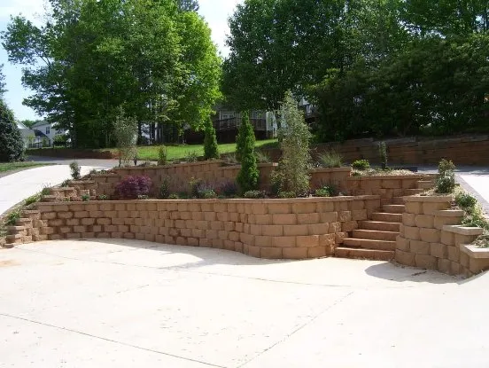 Professional yard maintenance experts serving Palm Desert, CA - Palm Desert Landscaping Service