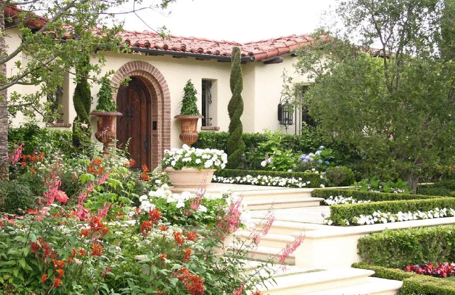 Professional lawn mowing service for homes in Palm Desert, CA by Palm Desert Landscaping Service