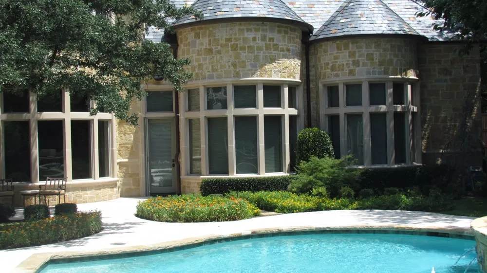 Top-rated residential landscaping for year-round maintenance in Dallas, TX by Palm Gardens