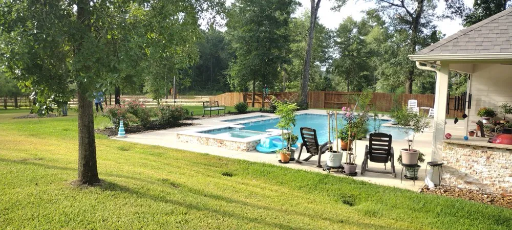 Reliable lawn care service in Conroe, TX by Palma Landscaping