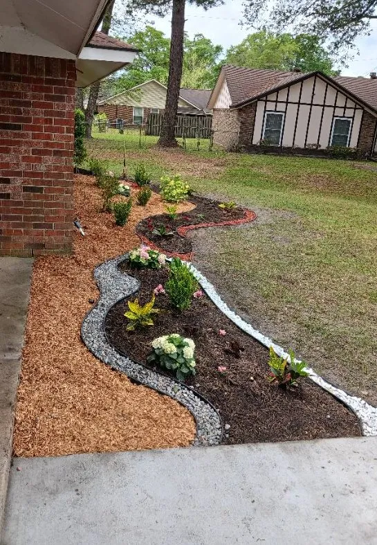 Custom outdoor landscaping experts serving Savannah, GA - Palmer's Loving Lawn's & light landscaping
