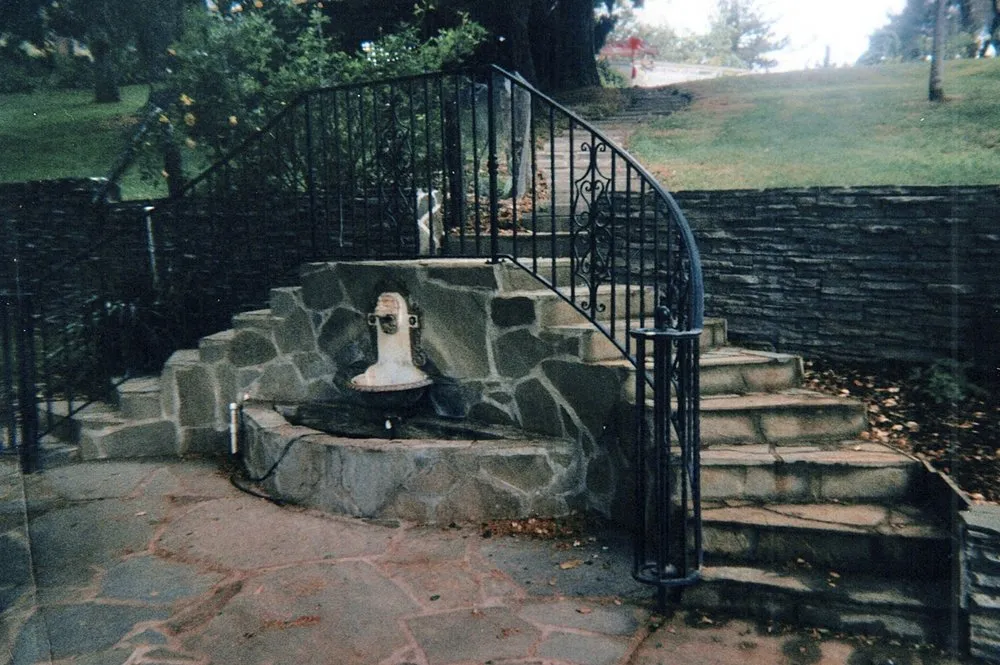 Custom lawn mowing service experts serving Modesto, CA - Palmstone Landscaping