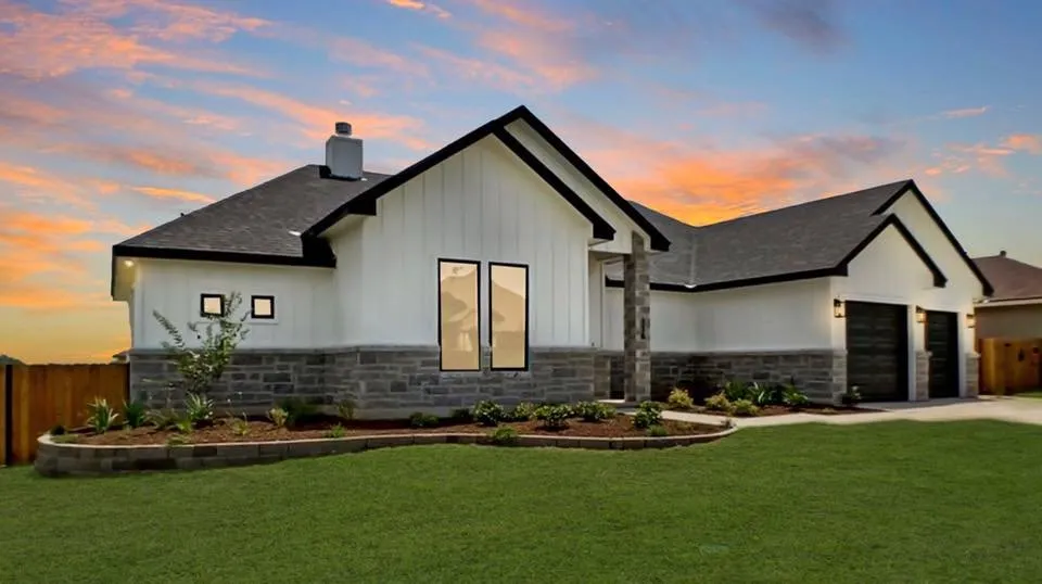 Trusted lawn care service in Floresville, TX - Paloma Blanca Landscape & Pools