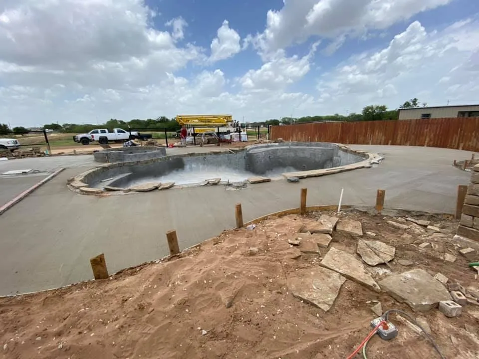 Local yard cleanup service for year-round maintenance in Floresville, TX by Paloma Blanca Landscape & Pools