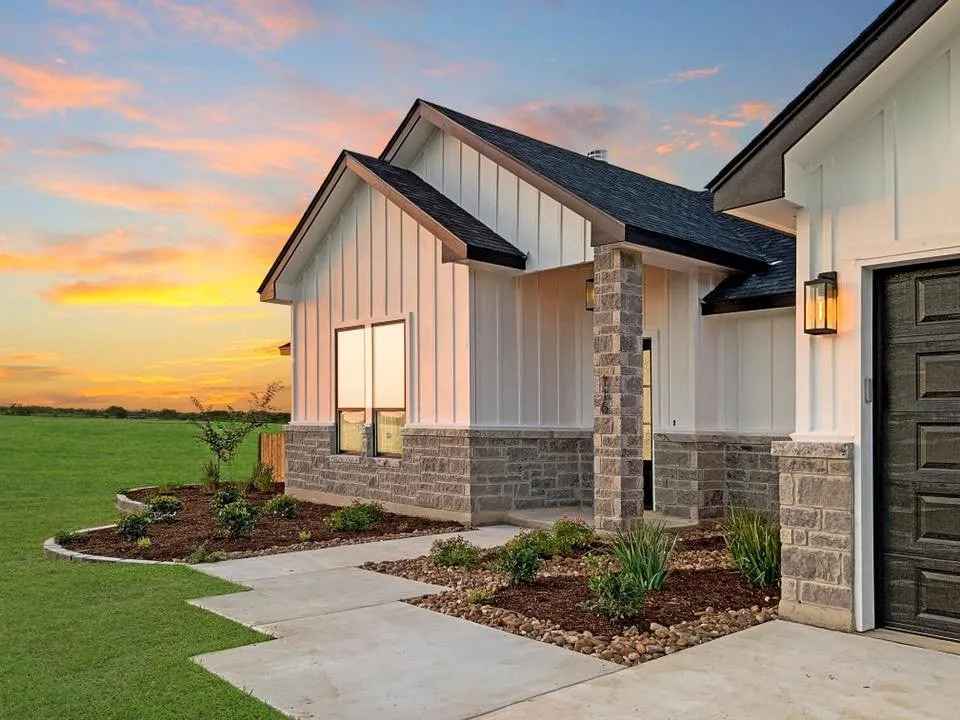 Professional landscape design in Floresville, TX - Paloma Blanca Landscape & Pools