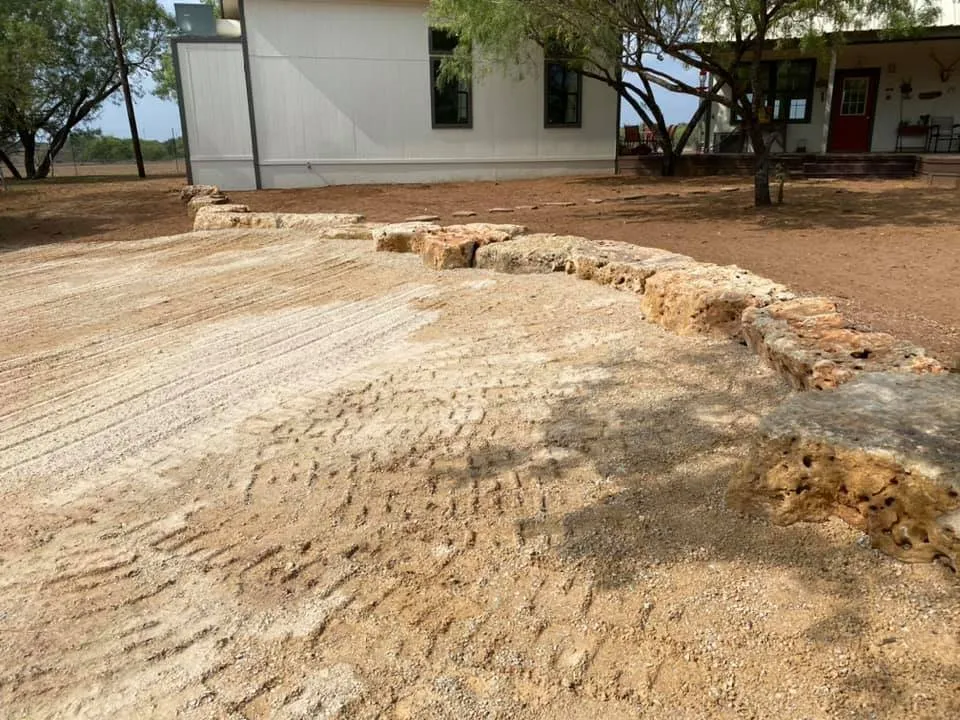 Reliable yard cleanup service in Floresville, TX by Paloma Blanca Landscape & Pools