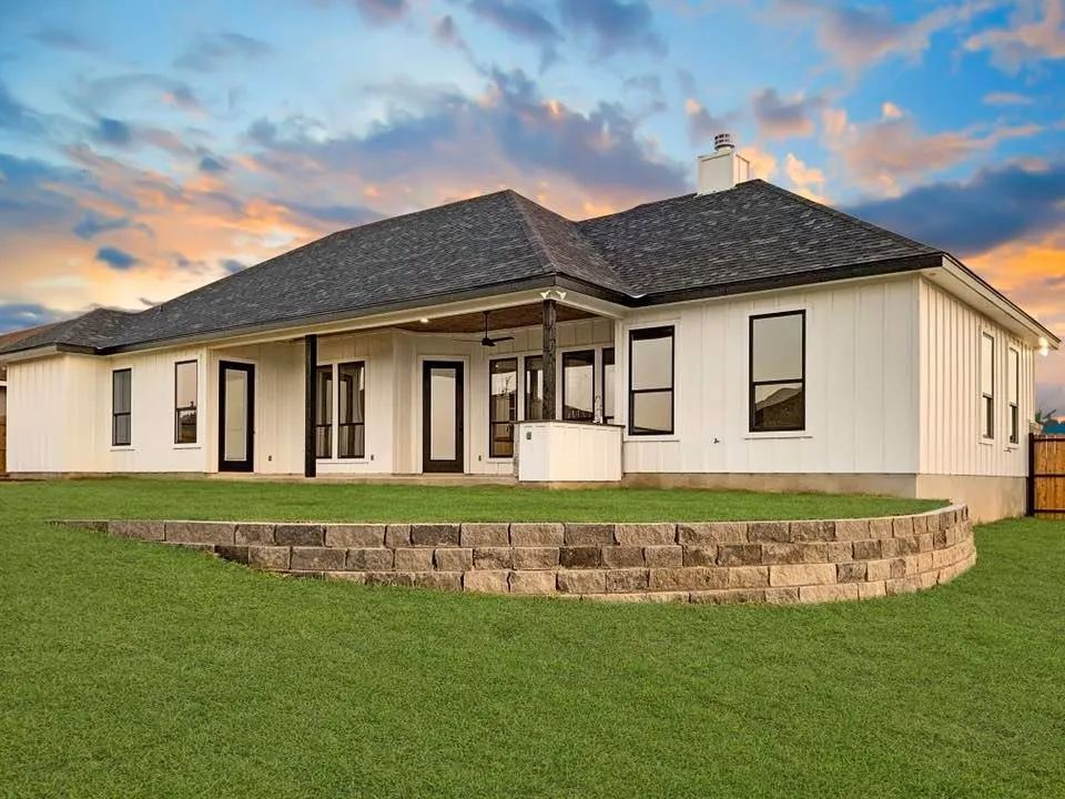 Trusted landscape installation with custom design across Floresville, TX - Paloma Blanca Landscape & Pools