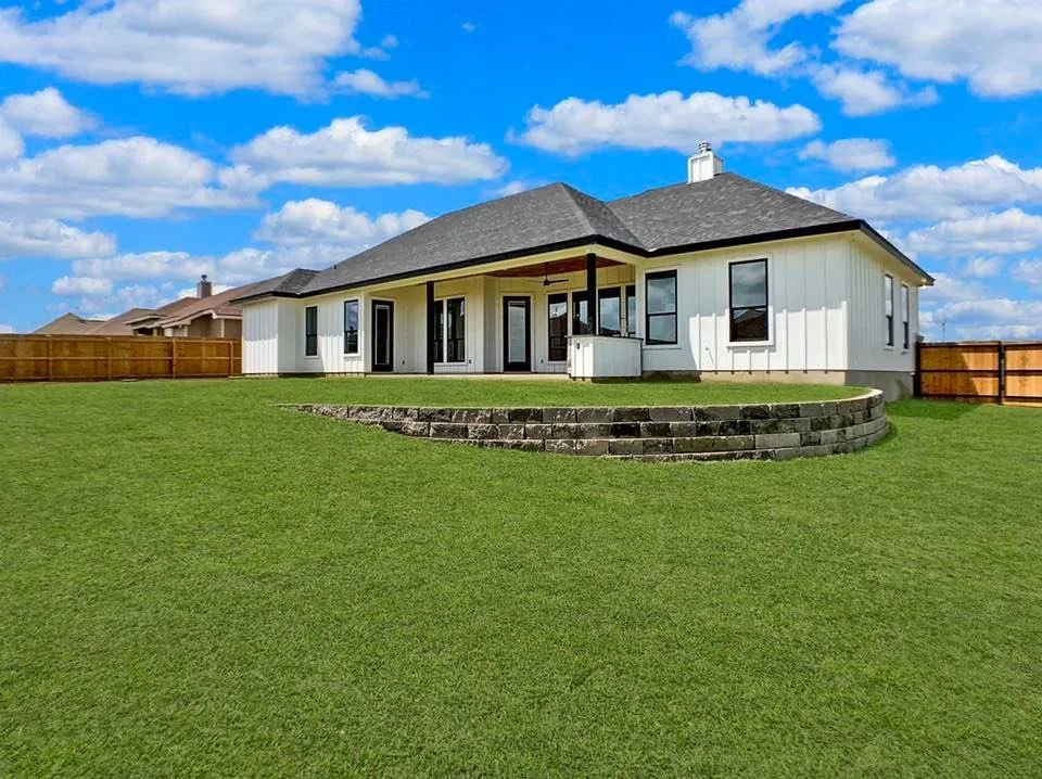 Expert lawn mowing service with custom design across Floresville, TX - Paloma Blanca Landscape & Pools