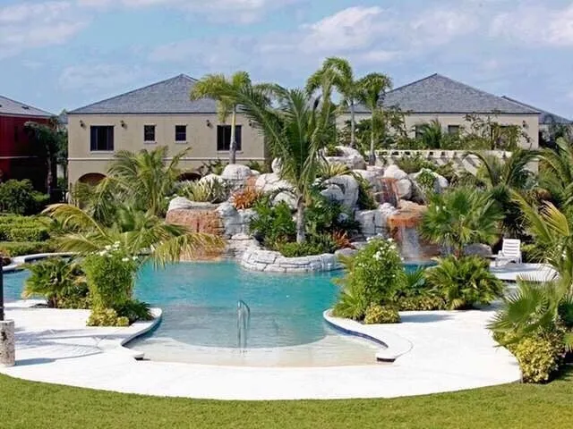 Expert yard maintenance experts serving Miami, FL - Pamar Landscape