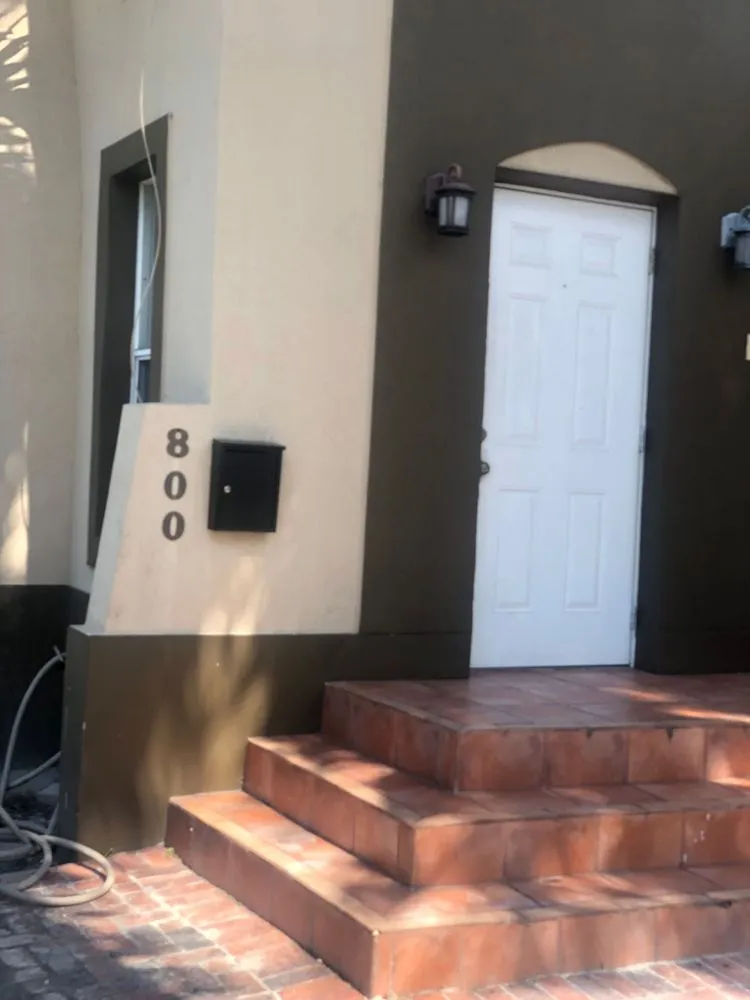 Top-rated lawn care service experts serving Miami, FL - Pancho El Nica