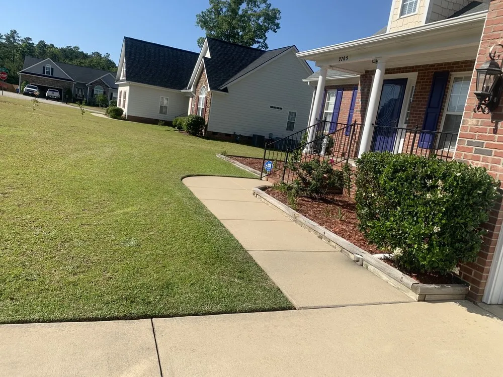 Reliable yard cleanup service experts serving Fayetteville, NC - Pancho’s Landscaping Service