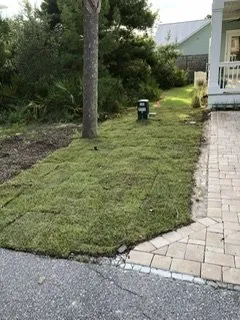 Affordable garden landscaping in Panama City Beach, FL by Panhandle Lawn Care & Pressure Washing