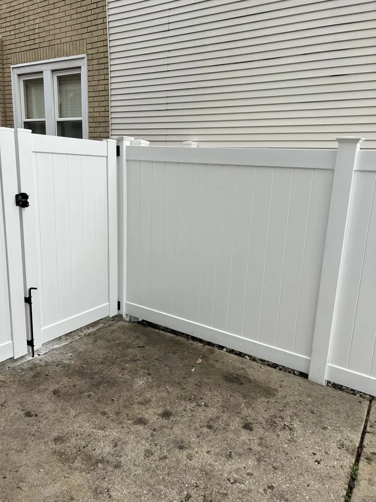 Affordable yard maintenance in Elgin, IL by Panorama Fence