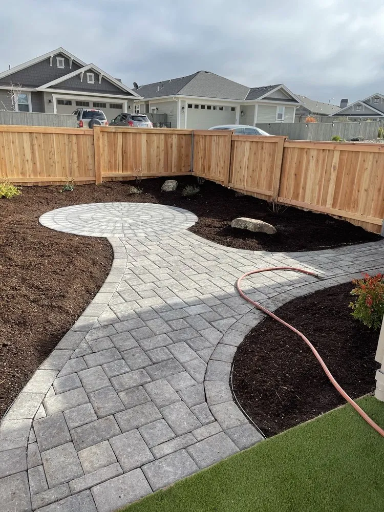 Trusted lawn care service experts serving Eagle Point, OR - Pantherlife