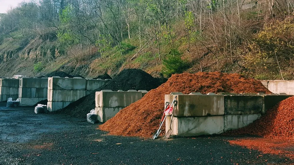 Top-rated yard cleanup service experts serving Cheswick, PA - Panza Supply