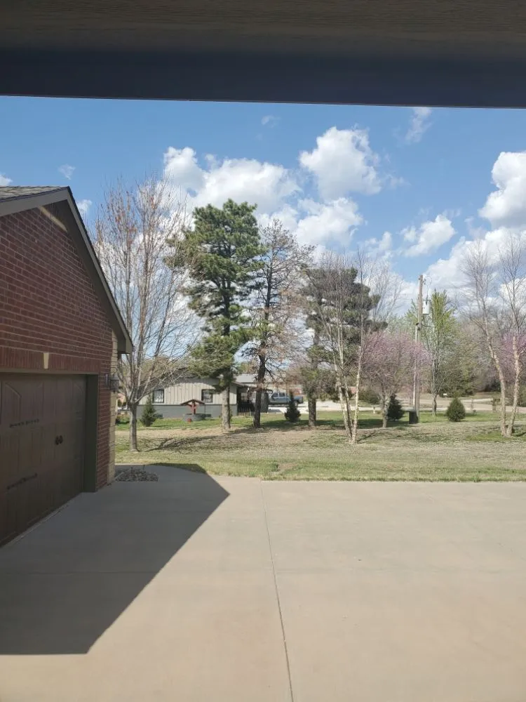 Professional lawn care service in Derby, KS - Papabon's Lawn and Home Service