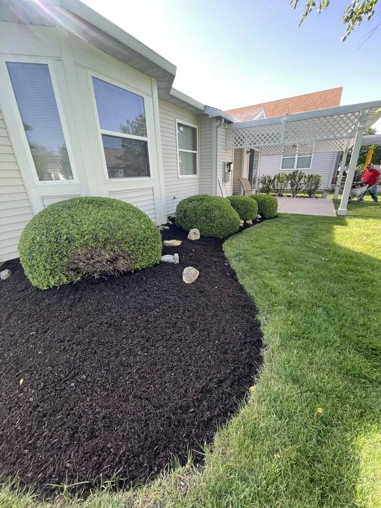 Custom lawn care service for beautiful yards across Joliet, IL - Papas Landscaping