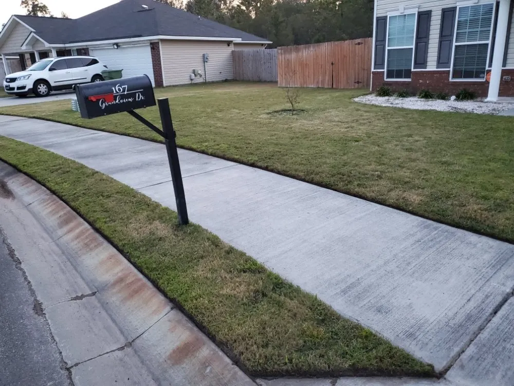 Top-rated landscaping services in Hinesville, GA by Pappy's Happy Lawnscaping Services