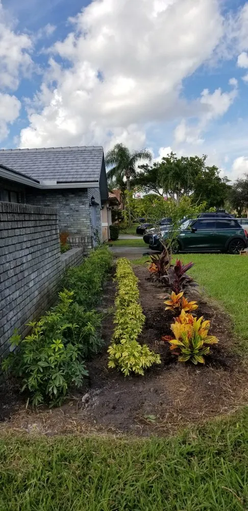 Expert garden landscaping for beautiful yards across Coral Springs, FL - Paradise Complete Property Maintenance