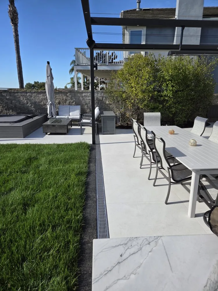 Custom lawn mowing service in San Clemente, CA by Paradise Designs