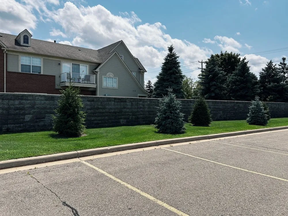 Custom outdoor landscaping for residential properties in Warren, MI by Paradise Garden Landscaping