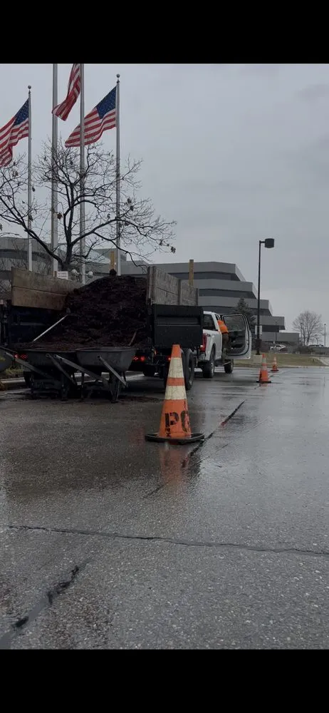 Custom outdoor landscaping in Warren, MI - Paradise Garden Landscaping