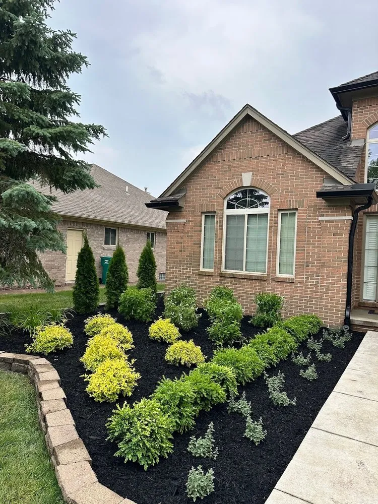 Local landscape installation experts serving Warren, MI - Paradise Garden Landscaping