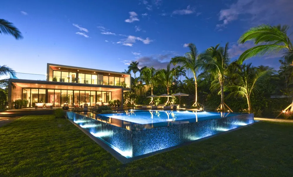 Top-rated residential landscaping in Fort Lauderdale, FL by Paradise Landscape Lighting