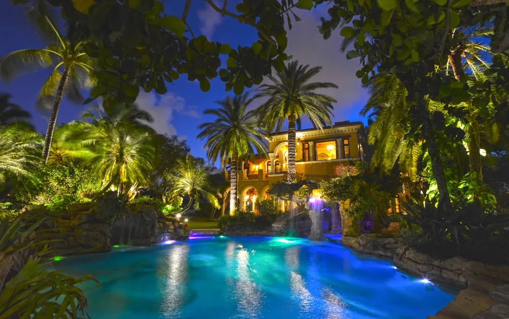 Top-rated lawn mowing service in Fort Lauderdale, FL by Paradise Landscape Lighting