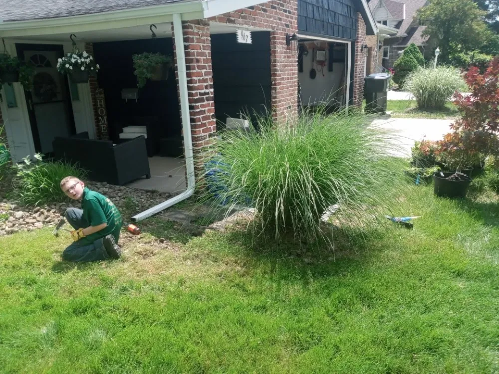 Affordable lawn care service experts serving Lorain, OH - Paradise Landscapes
