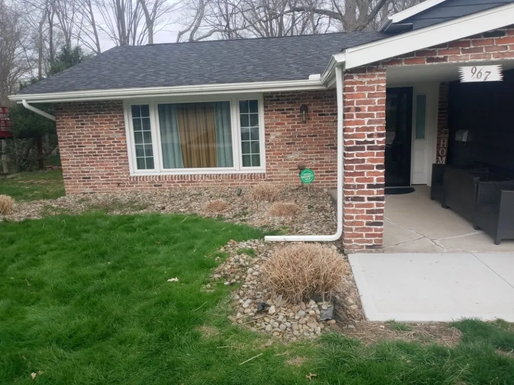 Custom garden landscaping in Lorain, OH by Paradise Landscapes