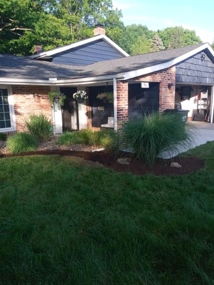 Local yard maintenance in Lorain, OH by Paradise Landscapes