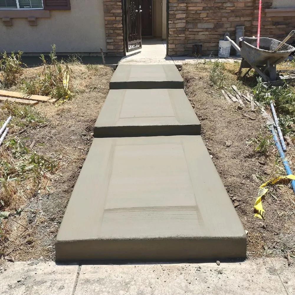 Reliable lawn mowing service experts serving San Diego, CA - Paradise Landscaping & Construction