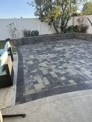 Paradise Landscaping & Construction Logo