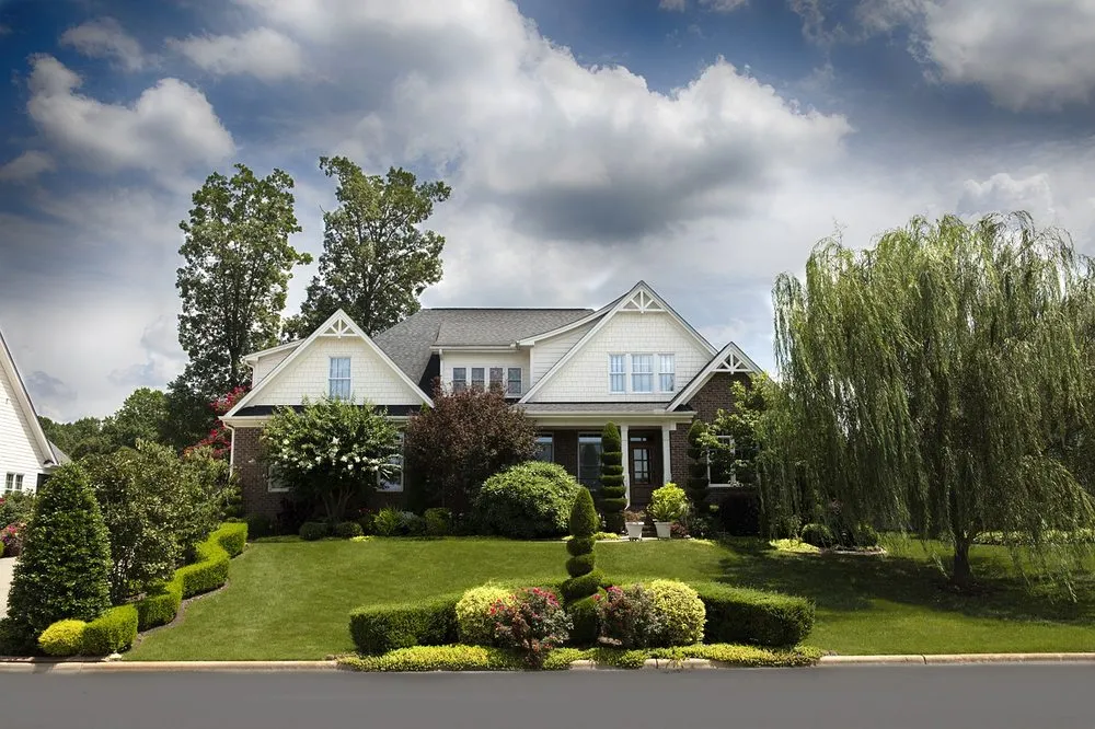 Top-rated yard cleanup service for year-round maintenance in Hamden, CT by Paradise Landscaping & Tree Removal