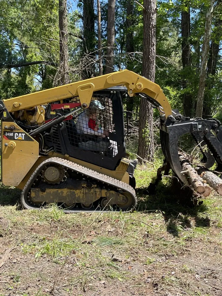 Expert yard cleanup service in Shallotte, NC - Paradise Landscaping & Tree Removal