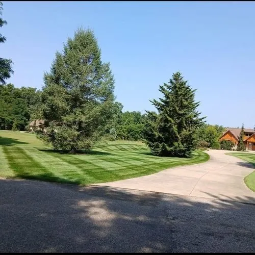Expert lawn care service in Fredericksburg, VA by Paradise Landscaping