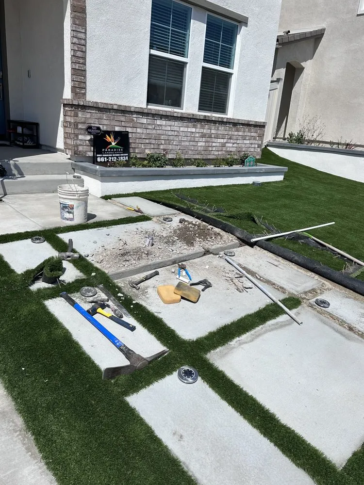 Expert lawn care service in Valencia, CA by Paradise Landscaping