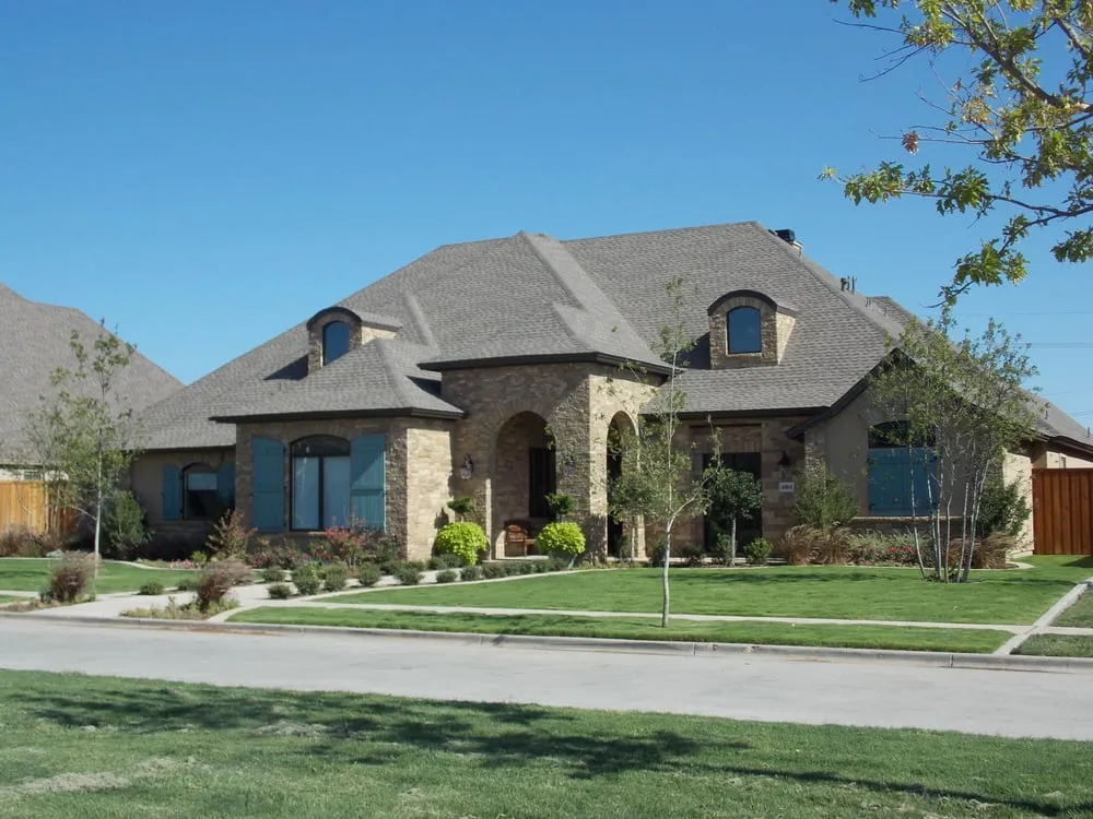 Reliable lawn care service experts serving Lubbock, TX - Paradise Lawn and Landscape