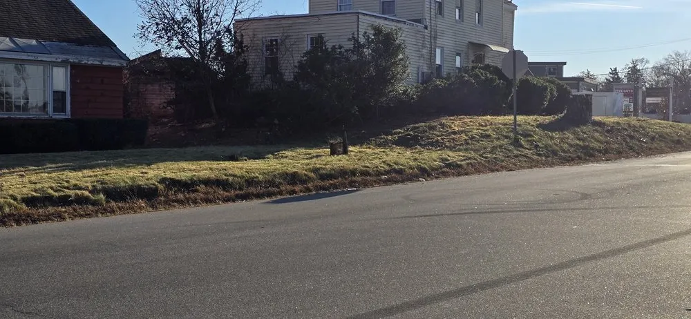 Expert yard maintenance in Haverhill, MA - Paradise Lawn Care