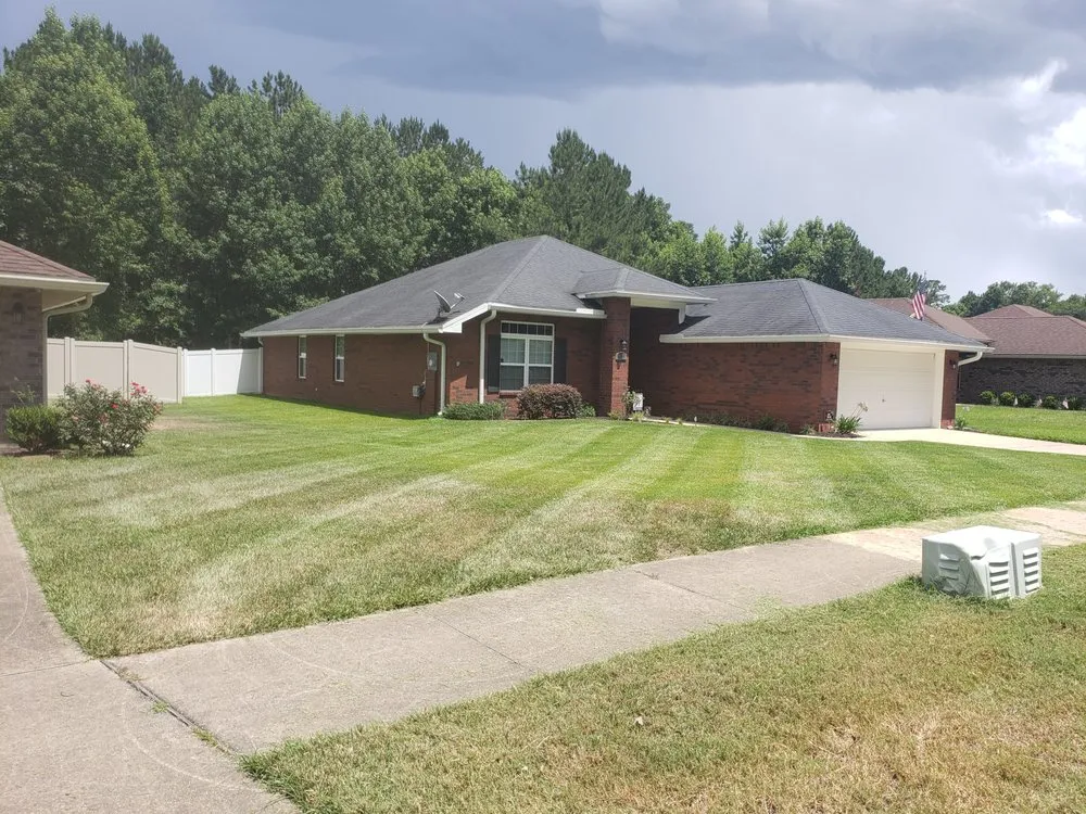 Trusted lawn care service in Orange Park, FL - Paradise Lawn