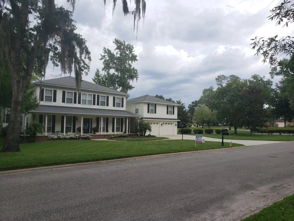 Professional garden landscaping in Orange Park, FL by Paradise Lawn