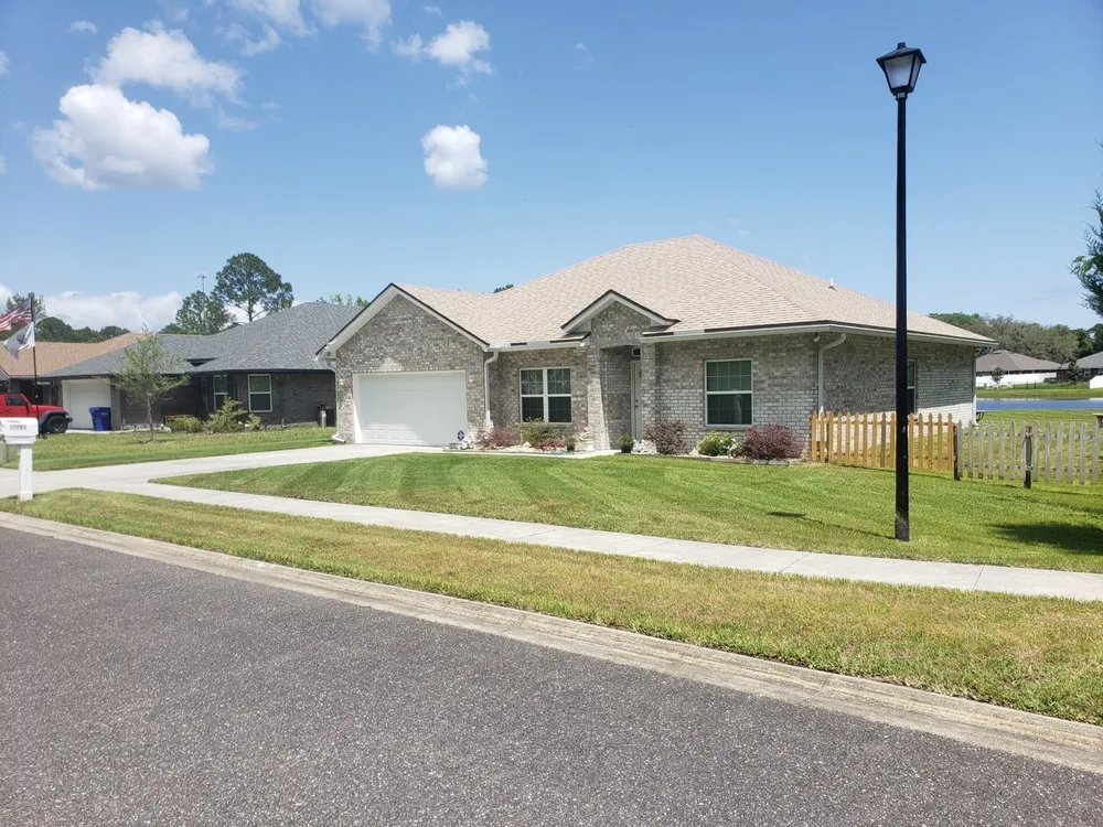 Custom lawn mowing service experts serving Orange Park, FL - Paradise Lawn