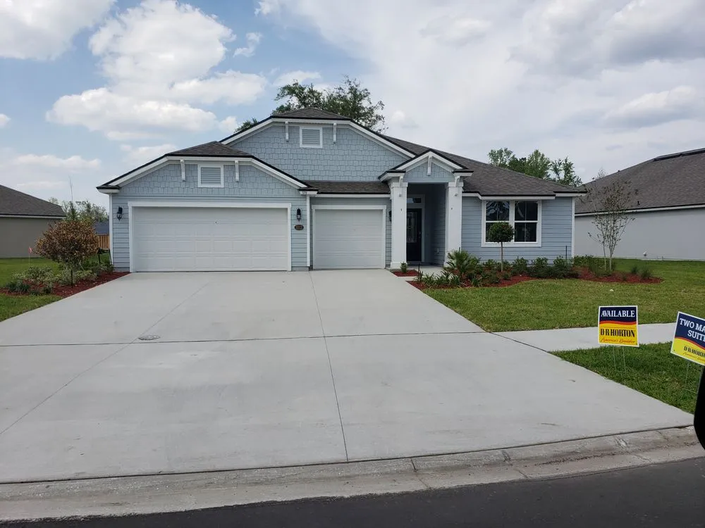 Reliable landscaping services experts serving Orange Park, FL - Paradise Lawn