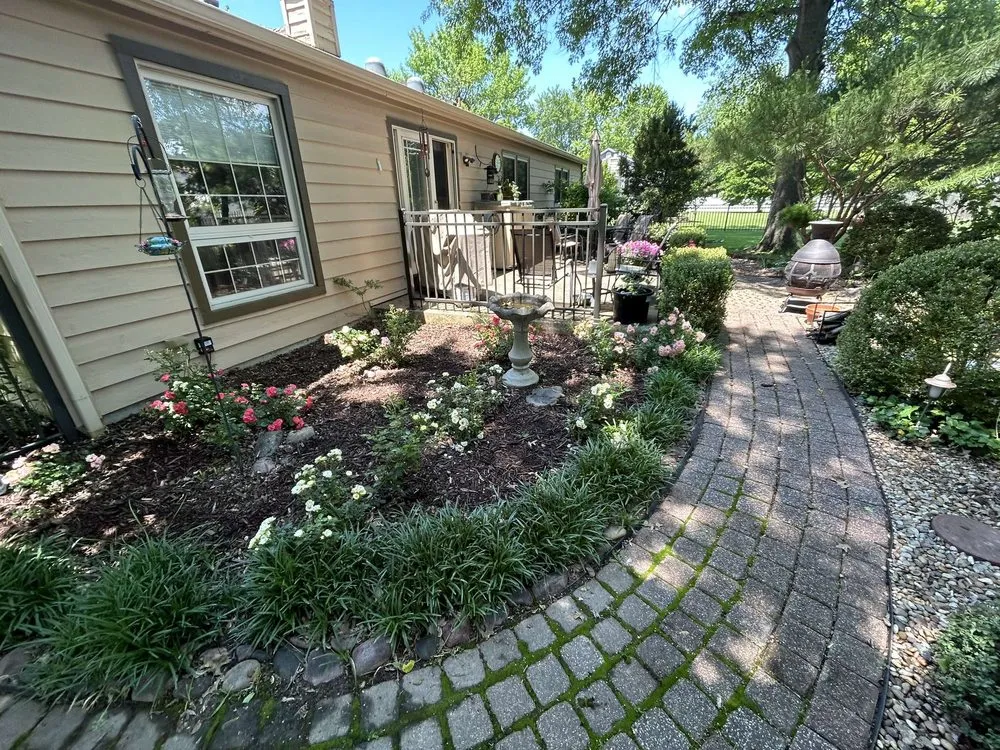 Top-rated landscaping services experts serving Collinsville, IL - Paradise Outdoor Services