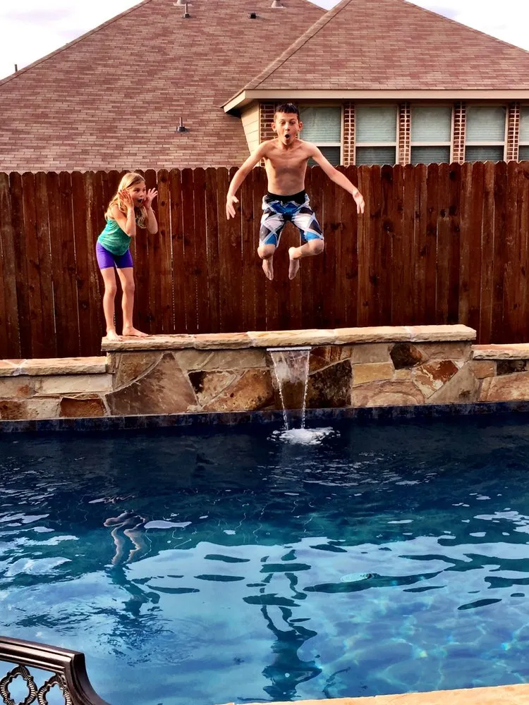 Top-rated lawn care service experts serving Dallas, TX - Paradise Pool and Patios